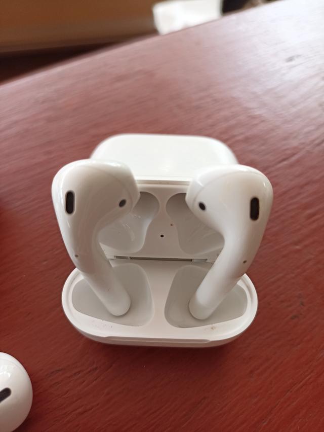 ขายหูฟัง AirPods 5 อัน