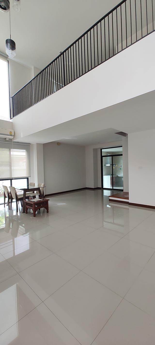 ทาวน์โอม 3 ชั้นครึ่ง ลาดพร้าว 25 แยกรัชดา-ลาดพร้าว เนื้อที่ 44 ตารางวา แปลงมุม กว้างมาก พร้อมอยู่ 11
