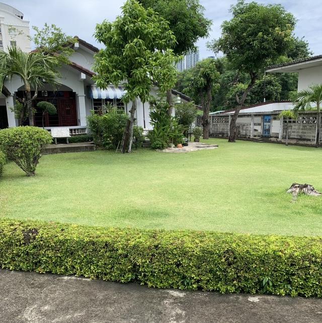 ที่ดินพร้อมสิ่งปลูกสร้าง