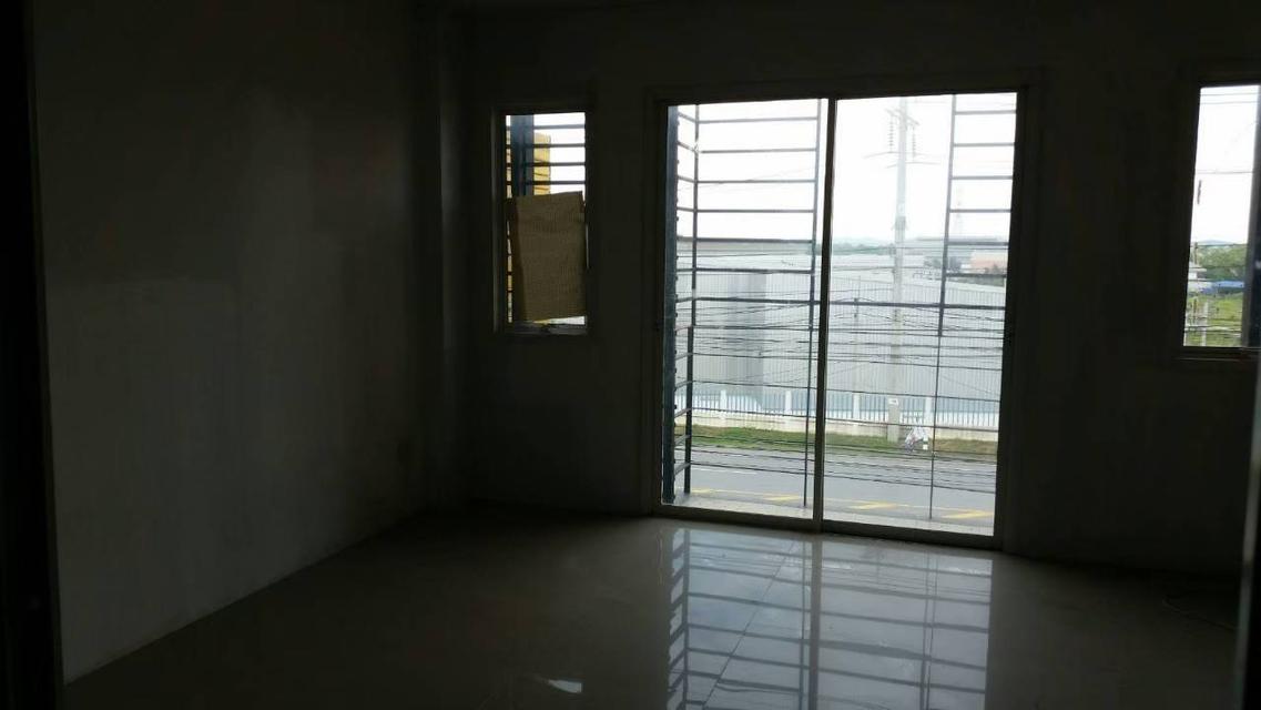 ขายอาคารพาณิชย์ ในนิคมปลวกแดง  ต.ปลวกแดง  จ.ระยอง  3 ชั้น  16.5 ตรว.  ขายราคา 4.1 ล้านบาท  สนใจติดต่อ 085-1210072 Line ID : kingrice79 7