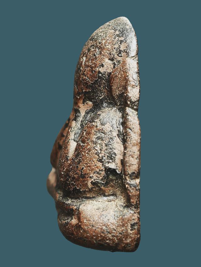 พระปิดตาหลังแบบ หลวงพาอแก้ว วัดเครือวัลย์ พิมพ์กลาง ขนาด 2.0x2.5 ซม. หายากมาก รูปที่ 5