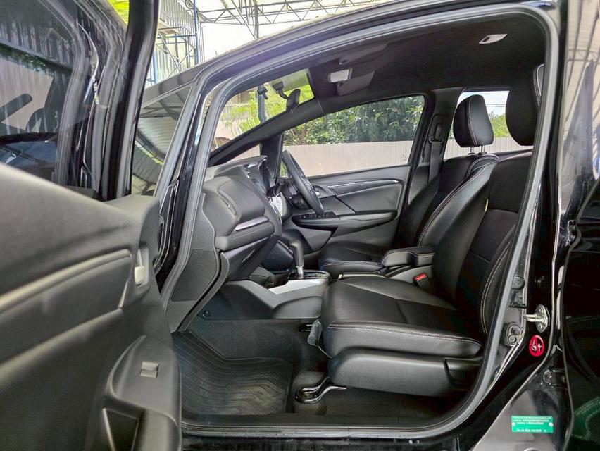 Honda Jazz 1.5RS ปีจด 2019 เข้าศูนย์ทุกระยะ 12