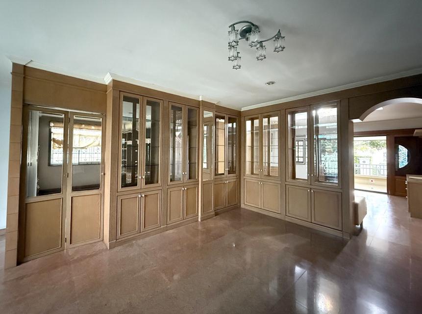 ให้เช่า บ้านหรู หมู่บ้านแกรนด์คาแนล ประชาชื่น 94 ตารางวา 5 นอน 2 ชั้น 4