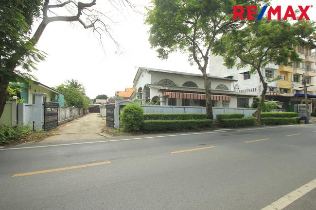 บ้านเดี่ยวริมถนนแก้วเงินทอง บางพรม ฉิมพลี 106ตารางวา ใกล้โรงเรียนนานาชาติเคนซิงตัน ตรงข้ามหมู่บ้านธีรินทร์ อยู่อาศัย ใกล้โรงพยาบาลศิริราช แยกไฟฉาย   10