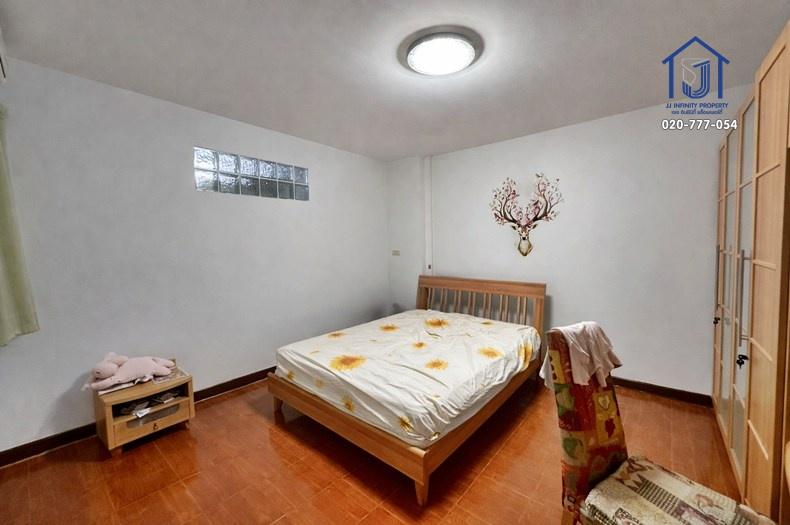 ขายทาวน์โฮม 2 ชั้น หมู่บ้านอยู่เจริญ หลังมุม ซอยอินทามระ 41 ใกล้MRT สุทธิสาร 11