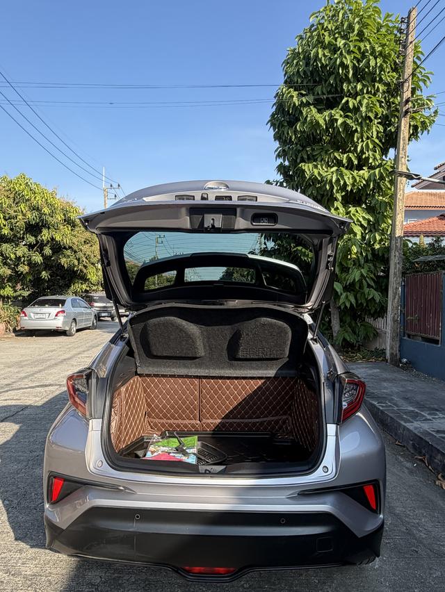 Toyota C-HR 1.8 Hybrid High (ตัวท็อป) ปี 2019 สีเทา 6