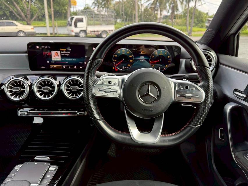 Benz A200 AMG 2022 รถสภาพป้ายแดง แต่ประหยัดไปถึง 1 ล้านบาท 11