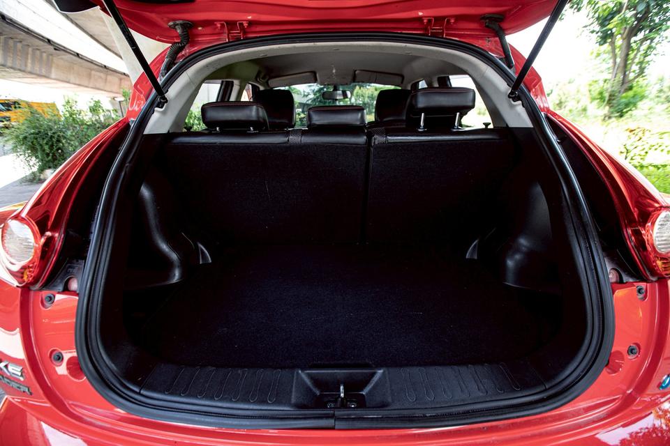 Nissan Juke 1.6V ปี 2015 สีแดง  11