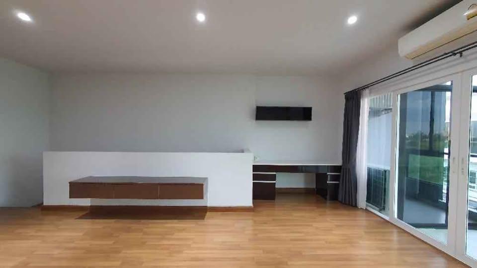 ขาย/ เช่า ทาวน์โฮม เดอะ ริคโค้ ทาวน์ วัชรพล หลังมุม 9