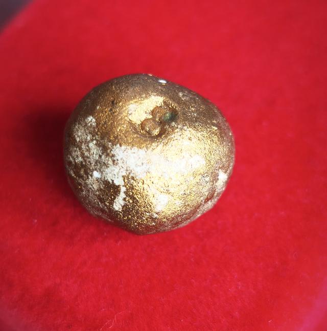 ลูกอมผงพรายกุมาร โค้ตเลข3 หลวงปู่ทิม วัดละหารไร่ จ.ระยอง ปี 17 ขนาด 2 ซ.ม.