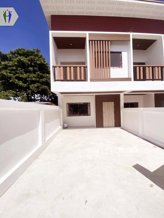 โฮมออฟฟิศสองชั้น ให้เช่า เขาน้อย-เขาตาโล •	ขนาด 34 ตารางวา 2 ชั้น •	3 ห้องนอน 4 ห้องน้ำ •	ไม่มีเฟอร์นิเจอร์  •	ค่าไฟและค่าน้ำจ่ายตามบิลรัฐบาล สถานที่ต 3