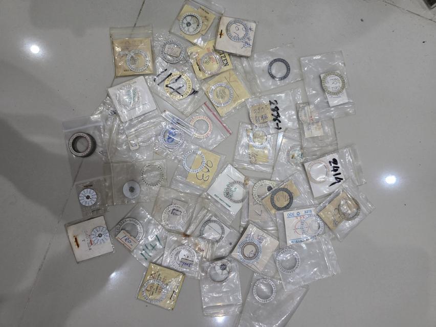 A.อะไหล่ ขอบวันที่ นาฬิกา คละยี่ห้อ คละขนาด เหมาๆ ทั้งหมด WATCH PARTS ALL ของเก่าเก็บ สวยหายากรุ่นเก่า ขายตามสภาพ พร้อมส่ง