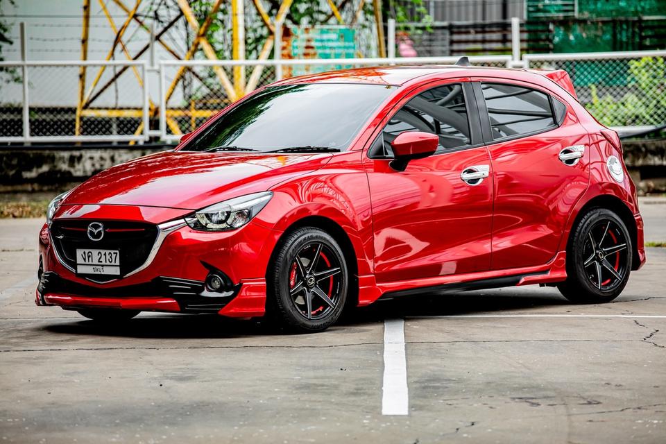 Mazda 2 1.3 HighPlus Sport ปี 2017 สีแดง มือเดียวป้ายแดง  6