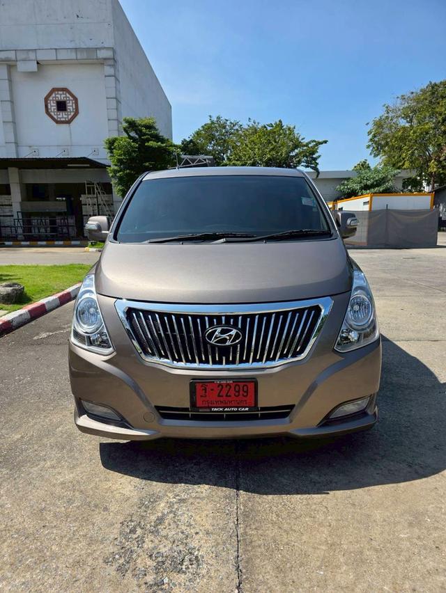 HYUNDAI H-1 Grand Starex VIP สีน้ำตาล ปี 2016 ไมล์ 140,000 กม.