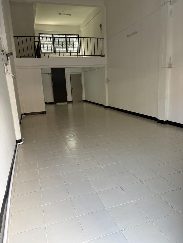 U1392 ให้เช่าอาคารพาณิชย์ 3 ชั้น ถนนเสรีไทย บ้านเปล่า ทำเลดีเดินทางสะดวกเข้าออกได้หลายทาง 11