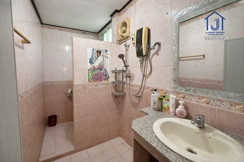 ขายทาวน์โฮม 2 ชั้น หมู่บ้านอยู่เจริญ หลังมุม ซอยอินทามระ 41 ใกล้MRT สุทธิสาร 12