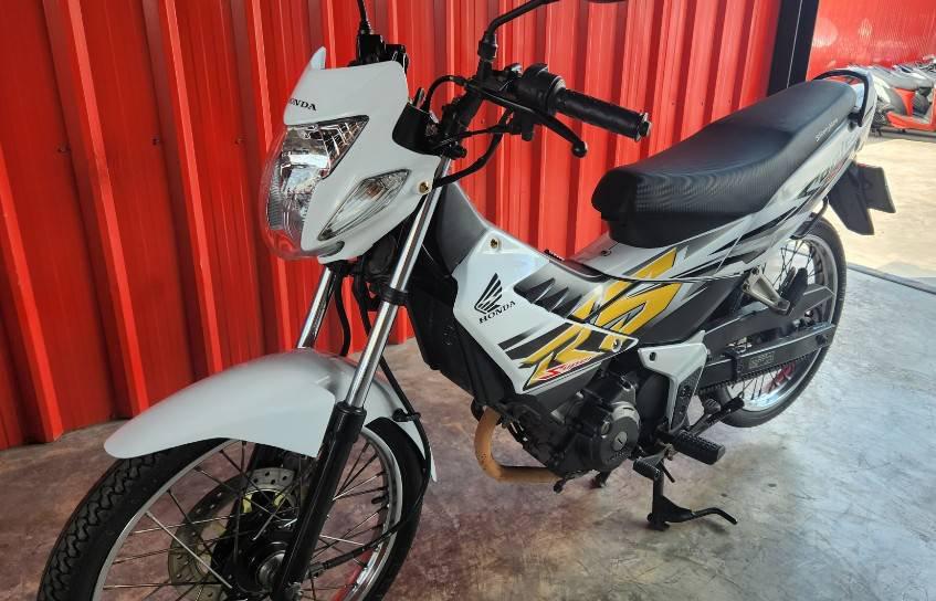 ขายสด Honda Sonic 125 cc. สีขาว 4