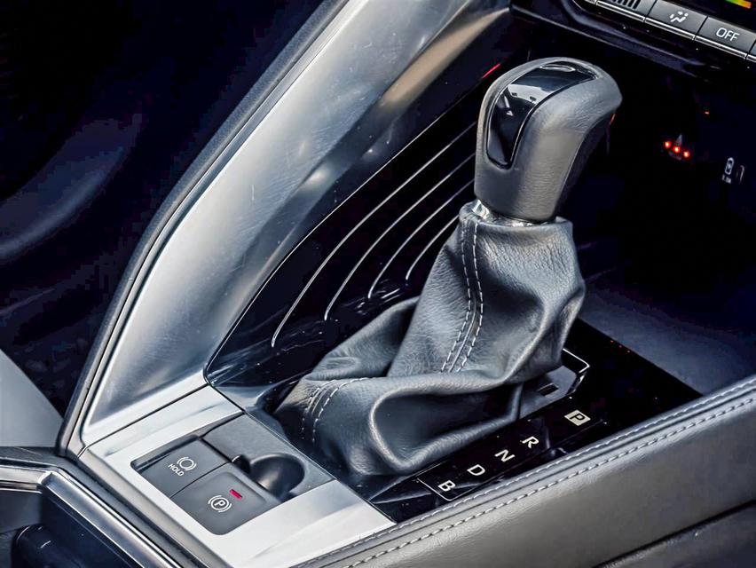 2025 TOYOTA YARIS CROSS HEV PREMIUM 8