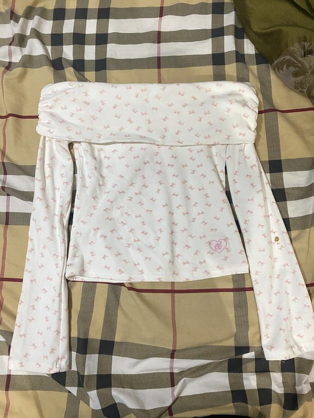 เสื้อปาดไหล่ซินเทจมือ1ห้อยป้ายมีตำหนิรอยปื้อน กระโปรงยีนส์น้ำเงินเข้มสวยมากก