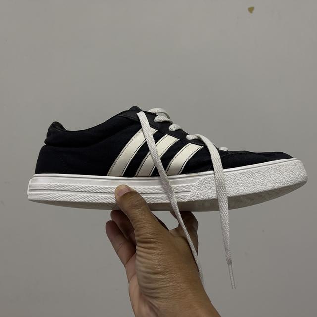 รองเท้าลำลอง adidas ผ้าแคนวาส รูปที่ 4