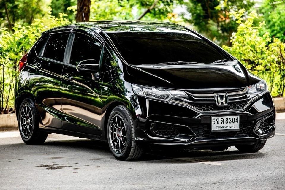 Honda Jazz 1.5S ปี 2018 สีดำ เกียร์ออโต้ มือเดียวป้ายแดง  3