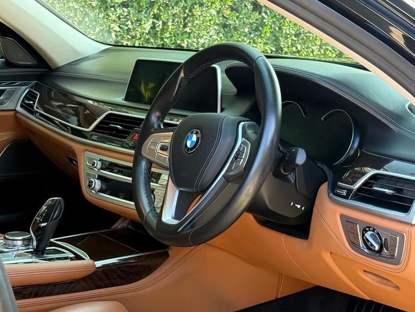 2019 BMW SERIES 7 PURE EXCELLENCE รถมือเดียวออกป้ายแดง รถวิ่งน้อย เข้าศูนย์ตามระยะ รถไม่เคยมีอุบัติเหตุครับ 9