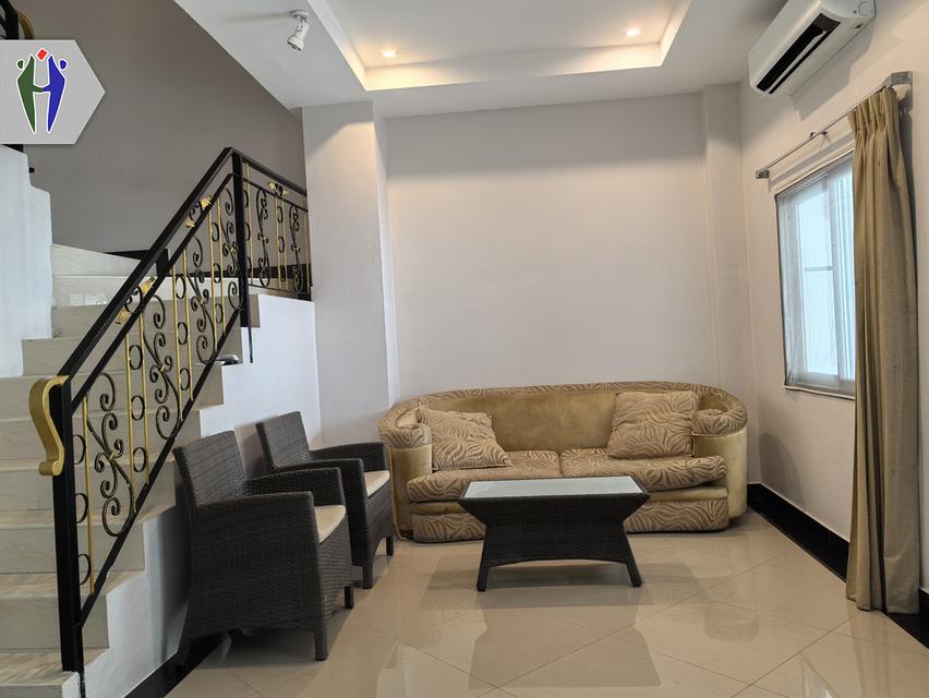 ทาวน์เฮ้าส์สามชั้นพัทยาใต้ ให้เช่า มีรถสองแถววิ่งผ่าน 2