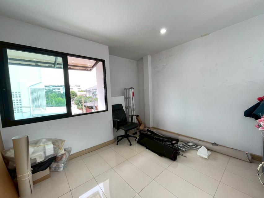 ขาย ทาวน์ โฮม 3ชั้น ลาดพร้าว 18 แยก 4 พื้นที่ 33ตารางวา  12