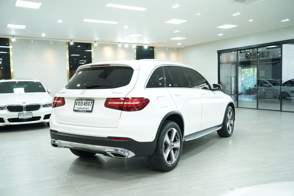Mercedes-Benz GLC250d Off-Road 4MATIC ปี 2019 สีขาว รูปที่ 6