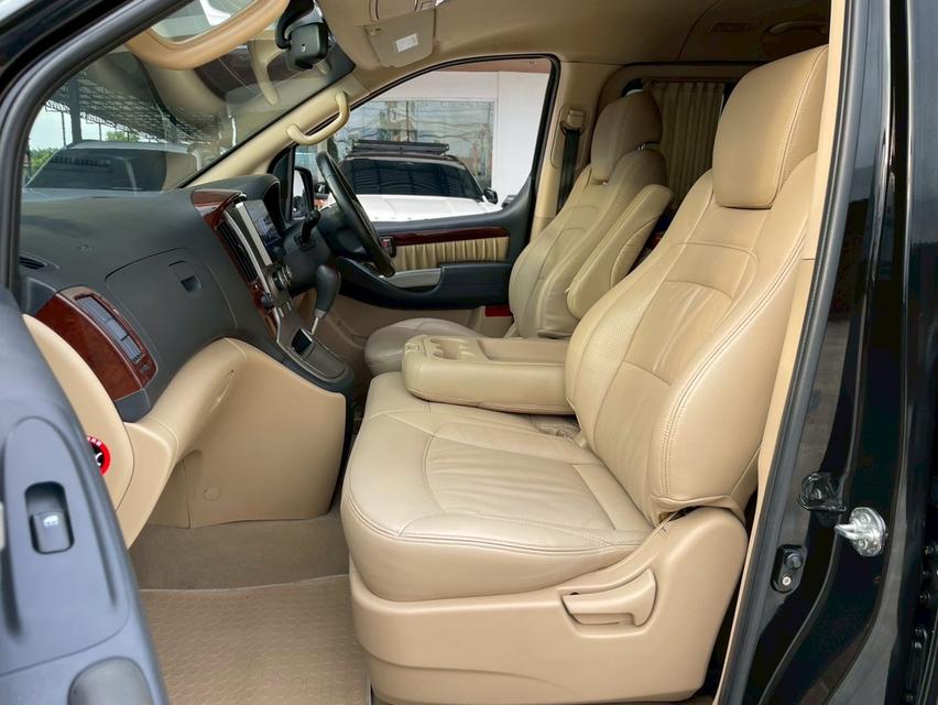 ปี 2012 HYUNDAI GRAND STAREX, 2.5 VIP โฉม ปี10-18 สีดำ เกียร์ออโต้ ดีเซล  12