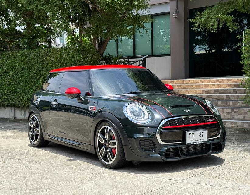 2017 MINI JOHN COOPER WORKS ( แท้ ) รถมือเดียวออกป้ายแดง รถวิ่งน้อย เข้าศูนย์ตามระยะ ไม่เคยมีอุบัติเหตุครับ