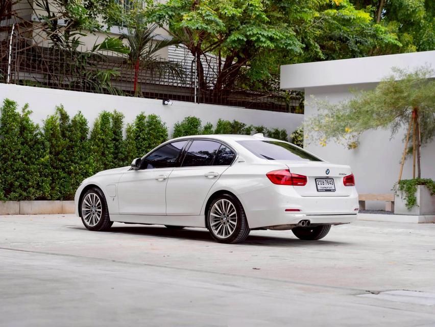 BMW Series 3 330e Luxury 2016 จด 2017