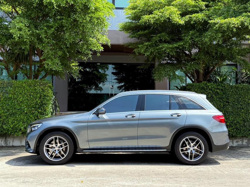 2017 BENZ GLC 250D AMG รถมือเดียวออกป้ายแดง รถวิ่งน้อย เข้าศูนย์ทุกระยะ ไม่เคยมีอุบัติเหตุครับ