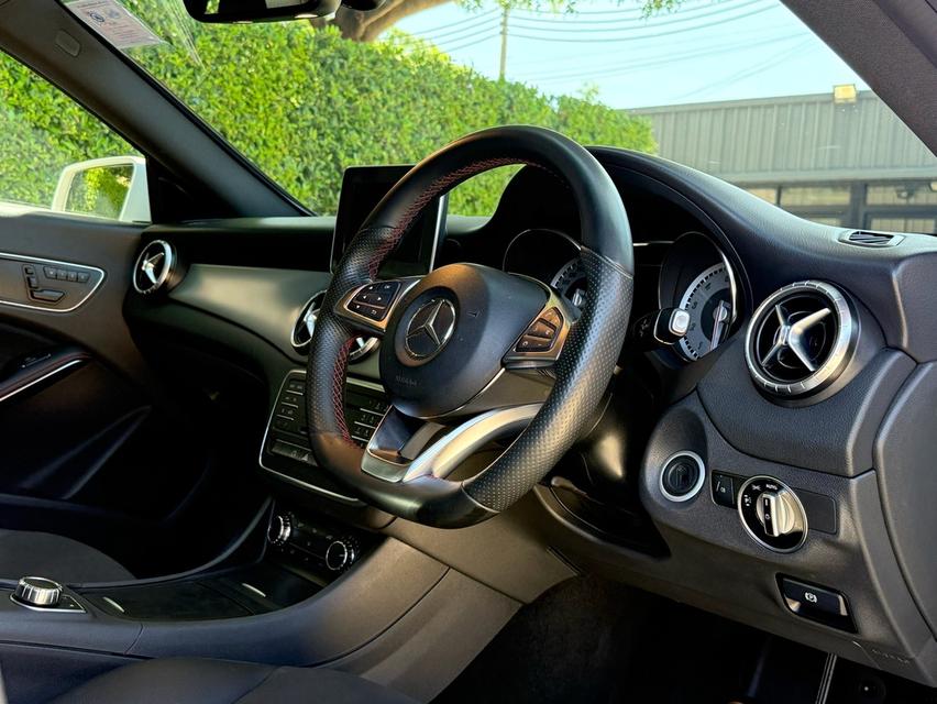 2016 BENZ CLA250 AMG DYNAMIC รถมือเดียวออกป้ายแดง รถวิ่งน้อยเพียง 90,000 กม เข้าศูนย์ตลอด รถไม่เคยมีอุบัติเหตุครับ รูปที่ 10