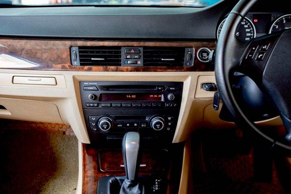 Bmw 318i ปี 2010 สีดำ มือเดียวป้ายแดง 15