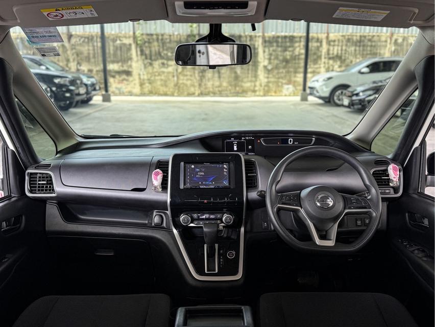 รหัสรถ WRT6854 2017 NISSAN SERENA HYBRID 2.0 X สีขาว 6