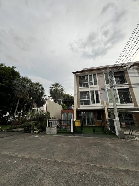 ขายทาวน์โฮม 3 ชั้น หลังมุม ติดสโมสร บ้านกลางเมือง เออร์บาเนี่ยน ศรีนครินทร์ 46-1 แถมบ้านน็อคดาวน์คอนเทนเนอร์บิ้วอิน 2 ตู 2