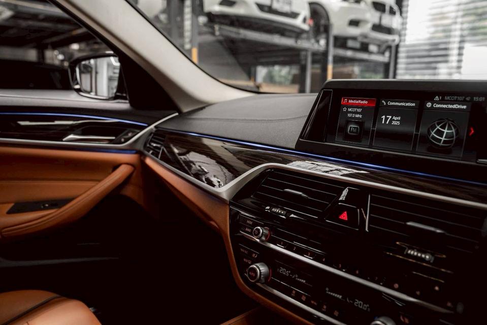 รหัสรถ 67GG2662 BMW 520d Luxury Limousine G30 ปี2017