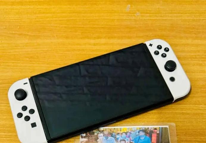 ขายเครื่องเล่นเกม Nintendo Switch สีดำ 3