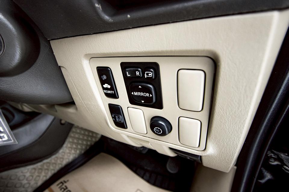 TOYOTA FORTUNER 2.7 V 2WD 2012 8