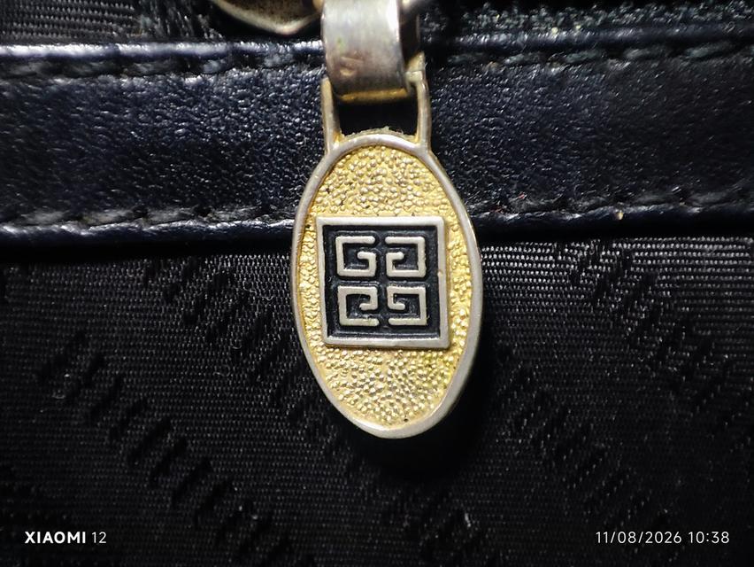 กระเป๋าสะพาย Givenchy(ขีวองชี) รุ่น/ลักษณะ Vintage 4G Logo Jacquard&Leather Cossbody Camera Bag (กระเป๋าทรงกล้องสายสะพานปรับได้) ผลิตในยุค 80-90 รูปย่อยที่ 3