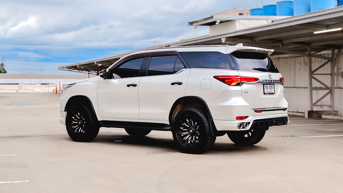 🎯 TOYOTA Fortuner 2.8V 4WD A/T ปี 2017 💯🚘 รถสีขาว 🚘 💯 รถบ้าน แท้ 💯🕰 เลขไมล์ 187,xxx km.✔ รูปที่ 5