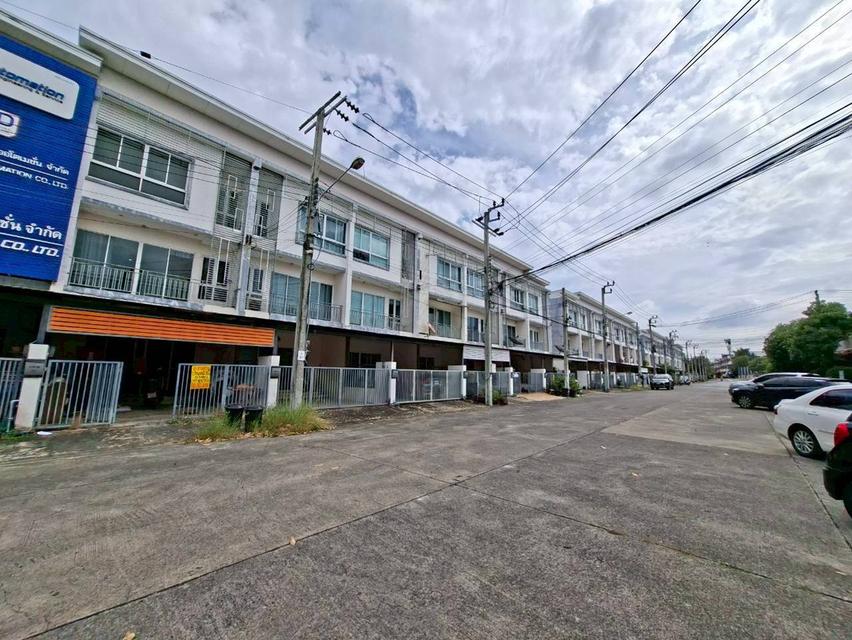 ขายบ้าน 3 ชั้นครึ่ง หมู่บ้านวิลล่ารามอินทรา คู้บอน27 3