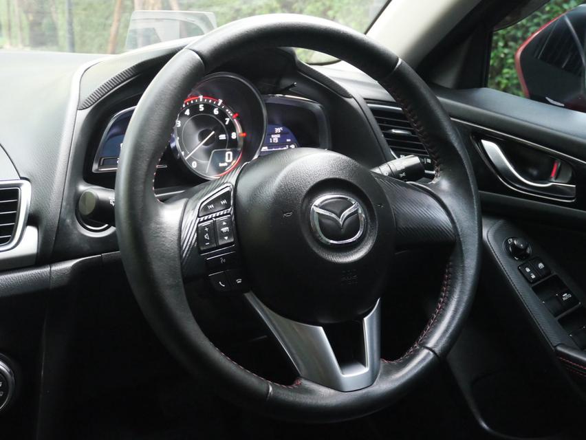 MAZDA 3 2.0S Spotsปี 2015 เข้าศูนย์ทุกระยะ อุปกรณ์ครบ บุ๊คเซอร์วิส กุญแจ2ดอก  11