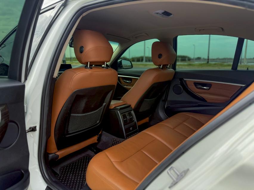BMW 320d Luxury ปี 2015 สีขาว สวยสภาพดี 14