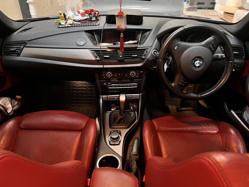 BMW X1 sDrive18i M Sport ปี2015 สีเทา ยาง Runflat ใหม่4เส้นอยู่ในประกัน แอร์เย็นฉ่ำอยู่ในประกัน 3