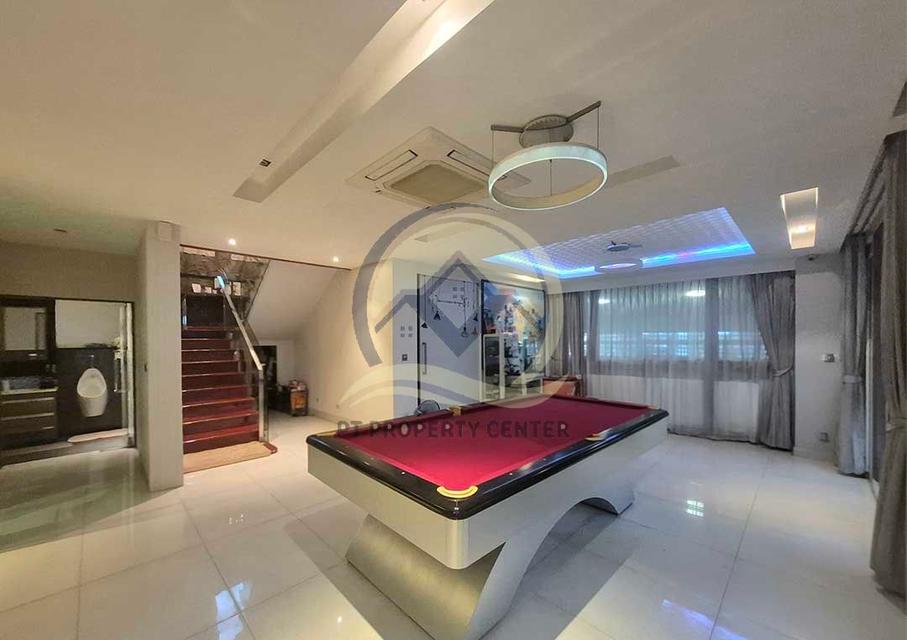 โครงการรัชดานิเวศน์ ซอยประชาราษฎร์บำเพ็ญ 24 ถนนรัชดาภิเษก บ้านเดี่ยว 2 ชั้น สร้างเองสไตล์โมเดริน์ พร้อมสระว่ายน้ำส่วนตัว อยู่ใจกลางเมือง เดินทางง่าย ใ 8