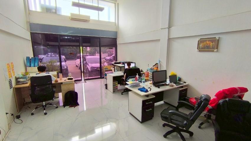 ขายอาคารพาณิชย์ 3.5 ชั้น ติดถนนเลียบคลองภาษีเจริญฝั่งใต้ เพชรเกษม 69 เขตหนองแขม ตกแต่งสวย สภาพดี ทำเลดี เหมาะค้าขาย ทำสำ 3