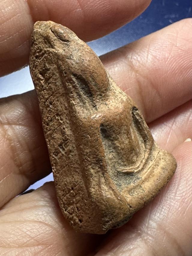 พระนางพญา เข่าโค้ง 3