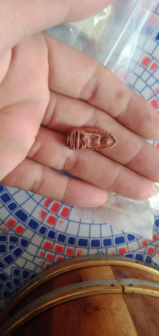 พระ เหรียญ หลวงพ่อคูณ รุ่น รับเสด็จ  10